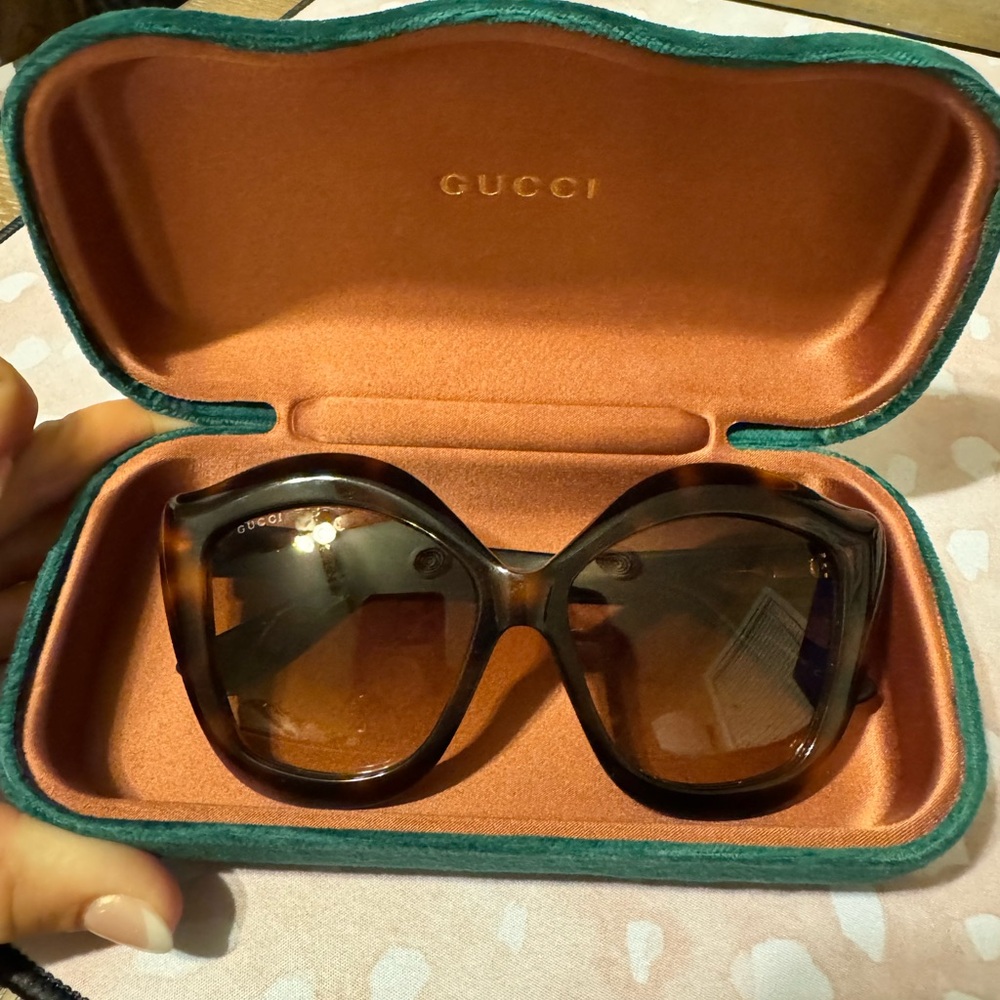 Gucci Oversized Cat Eye Sunglasses in Tortoise - Picture 8 of 8
